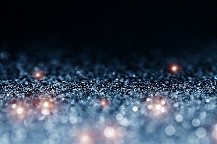 科学家仅利用太阳光，成功将塑料降解